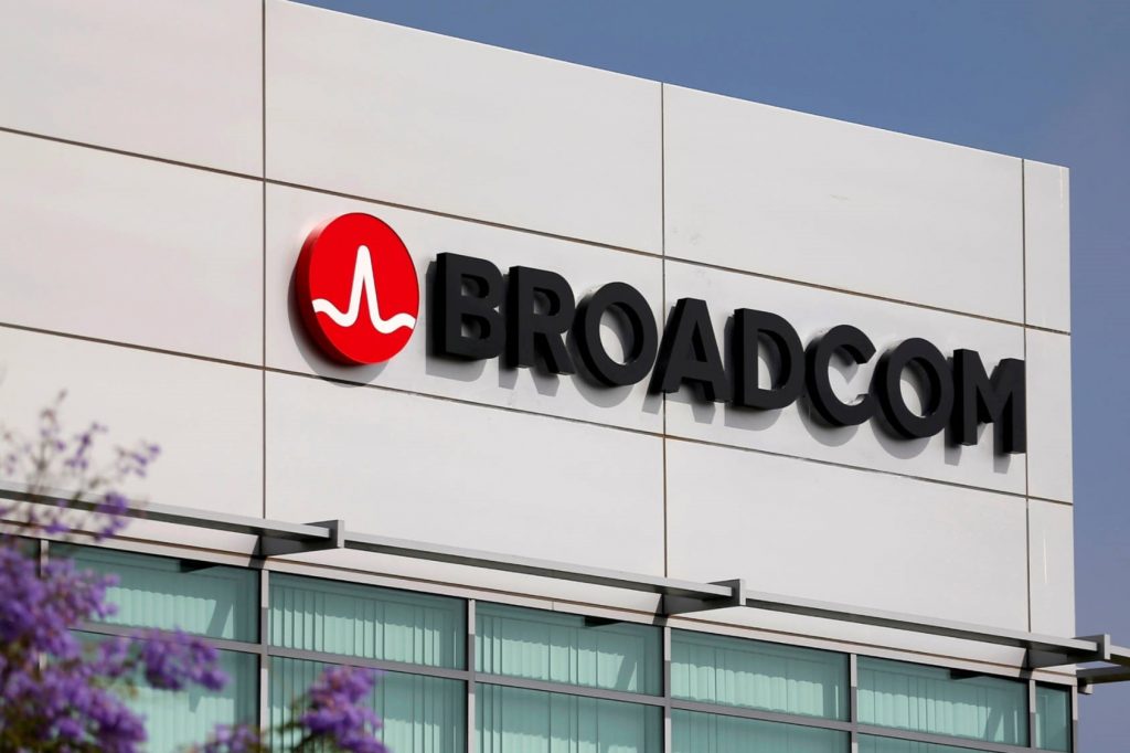 Broadcom mua lại WMware